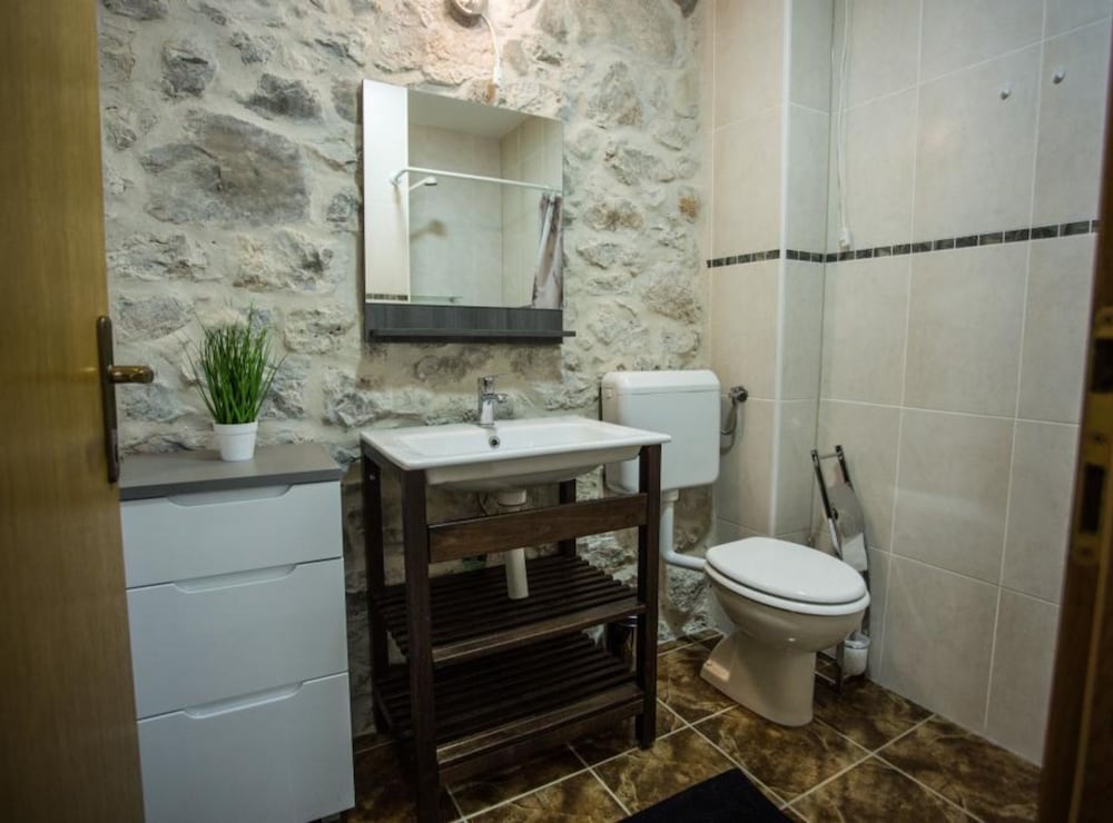 Apartments Stone House Murter