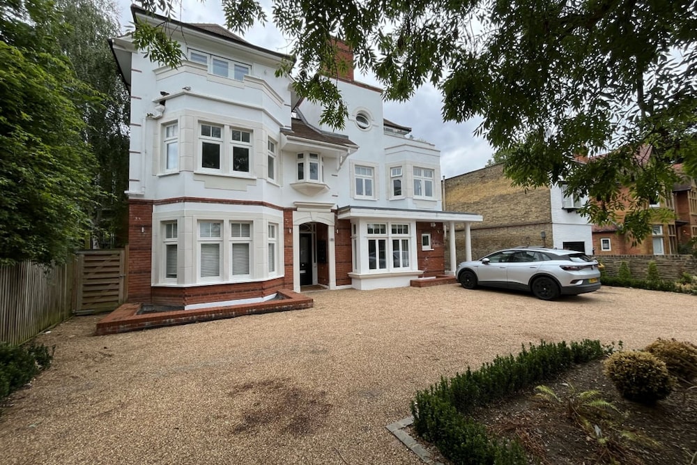 The Putney Sanctum - Beckoning 2bdr Flat With Balcony