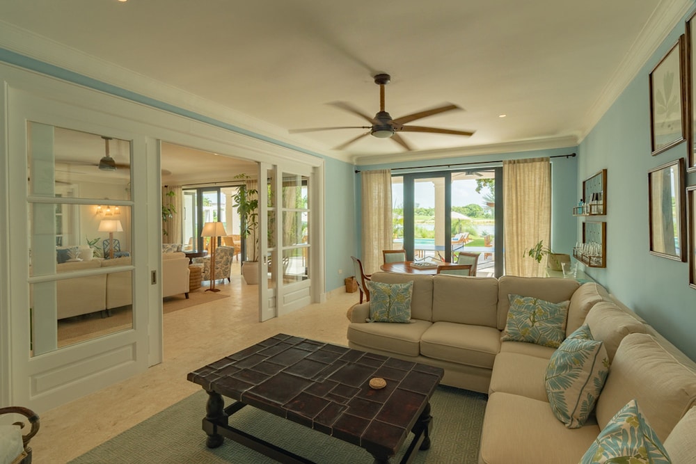 Lake Villa With Pool Table Tennis and Billiard