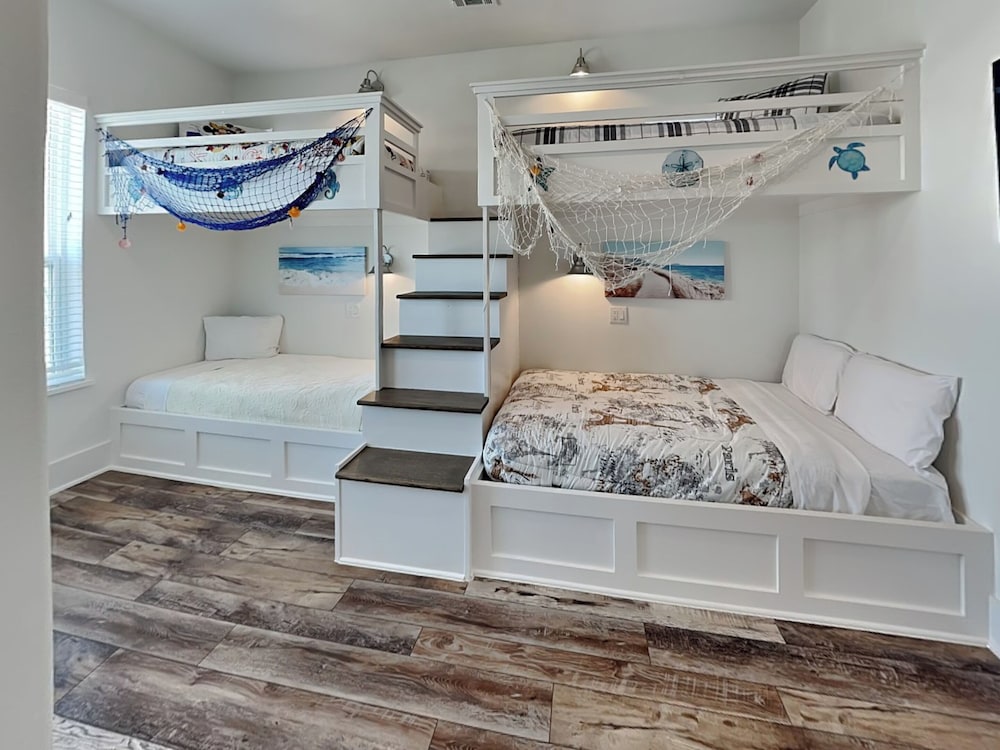 Seabreezy Lane by Ryson Vacation Rentals