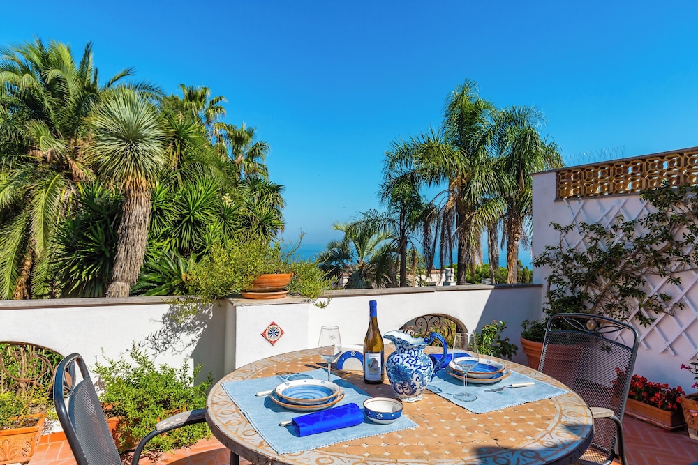Capri Turquoise by Napoliapartments