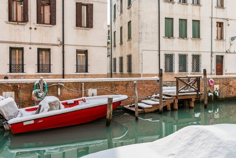 Venice Canal View Boutique Apartment