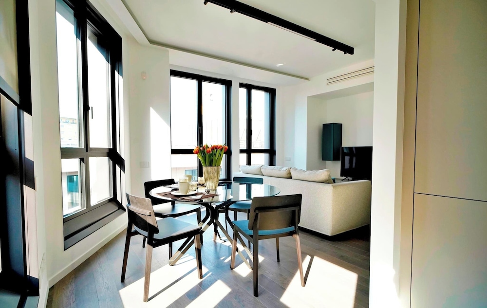 San Babila Central Tower by Rentopolis - High-end 1bdr with panoramic terrace overlooking Duomo