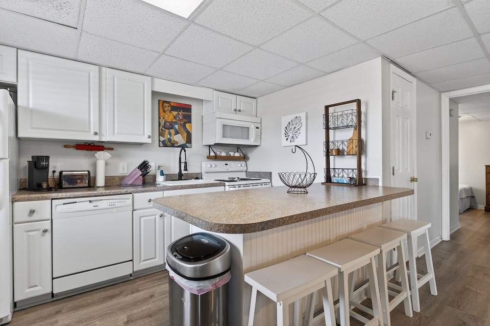 Coastal Retreat Steps From Private Beach 2 Bedroom Apts