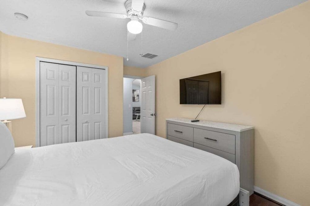 Legacy Park Villa: 5br, Pool, Spa & Near Disney 5 Bedroom Villa