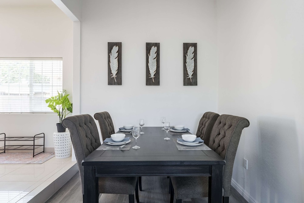 Elegant Retreat Modern Comforts Prime Location