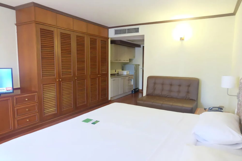 Omni Tower Sukhumvit Nana - Direct