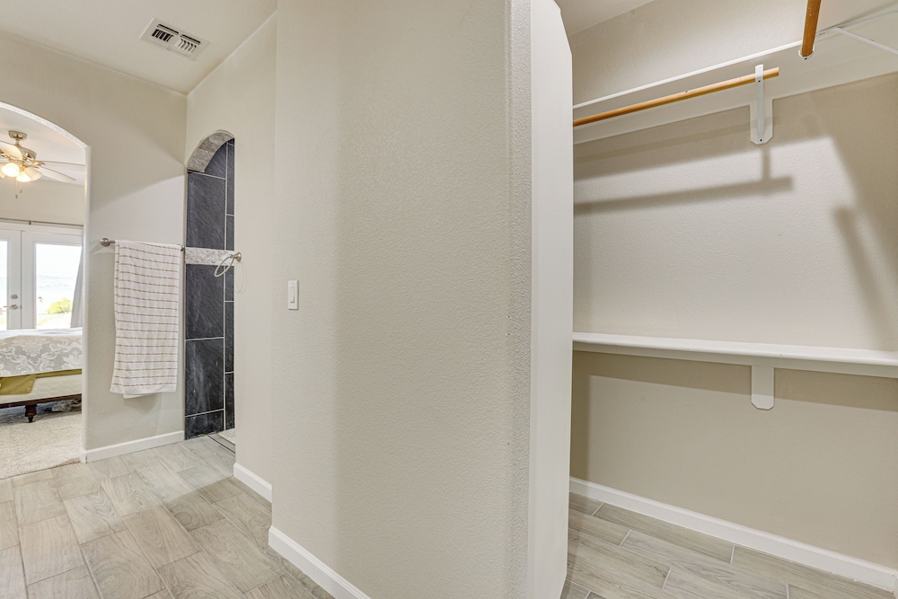 7 Mi to Golf: Mtn-view Retreat in Bullhead City
