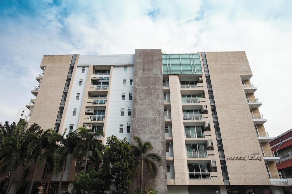 5A - 2 Bedroom Downtown Apartment With Shared Pool