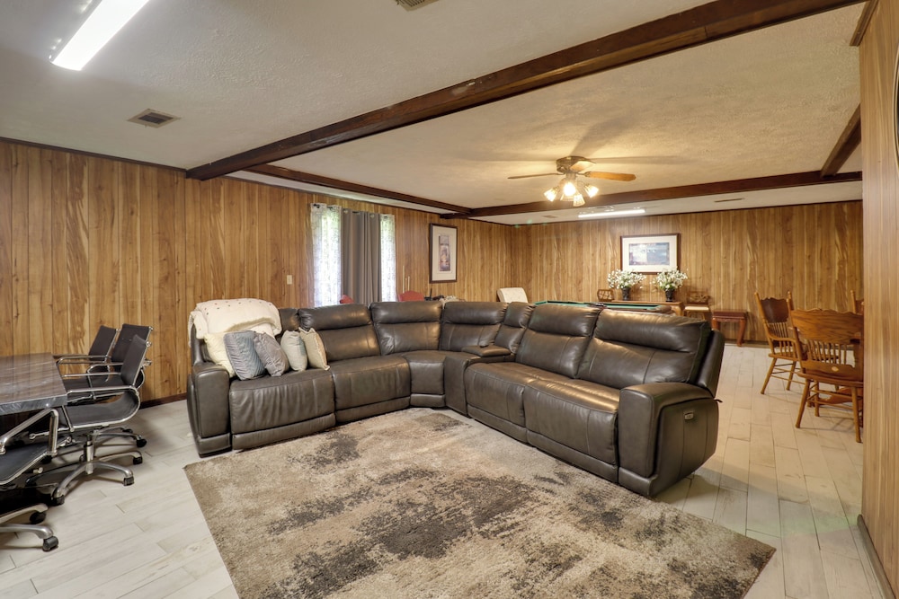 5 Mi to Bellhaven: Spacious Getaway in Jackson