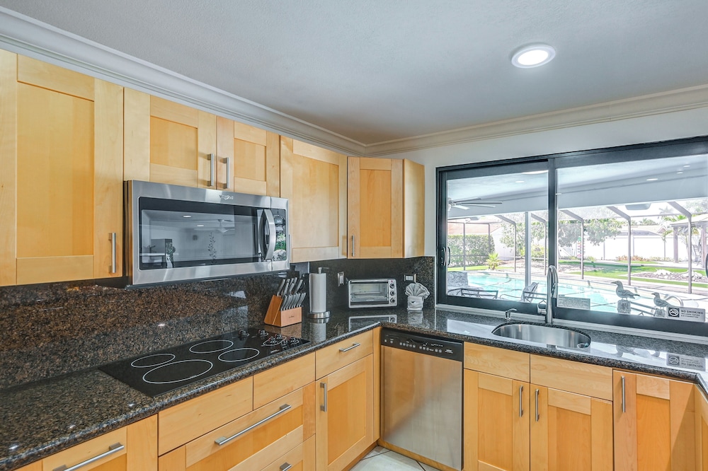 Outdoor Oasis: Marco Island Home Near Beaches