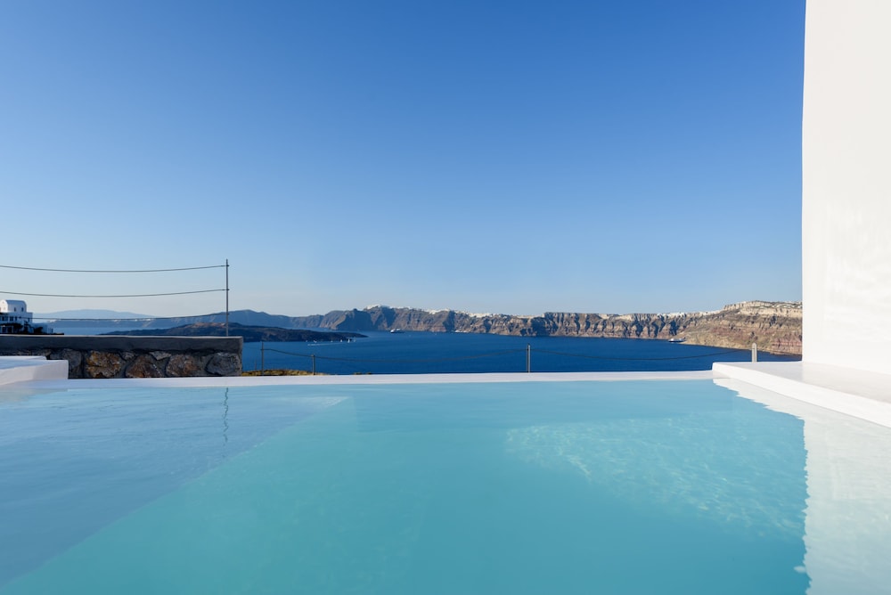 Earino Suites & Villas