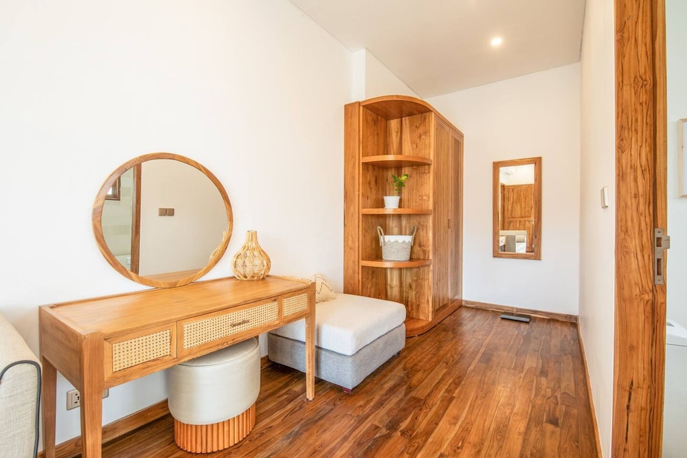 Breeze Opulent 6 BR in With Ocean View 5 Mins to Savaya