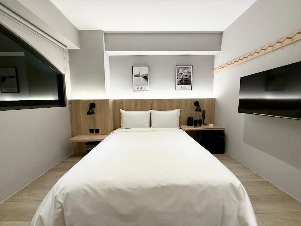 N2 Hotel
