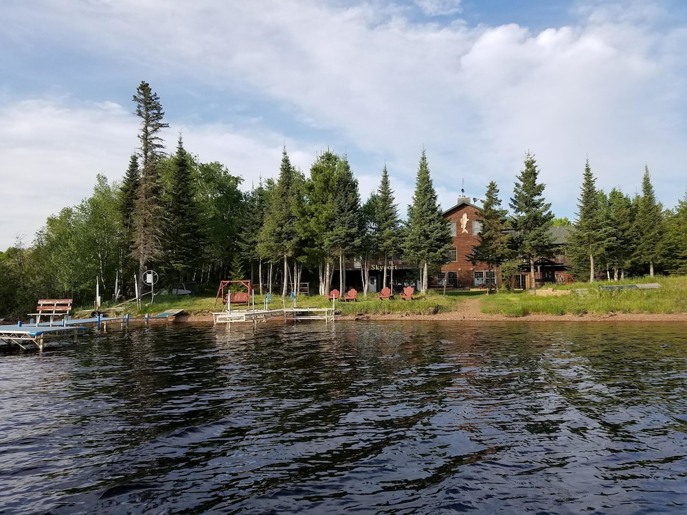 Skyport Lodge