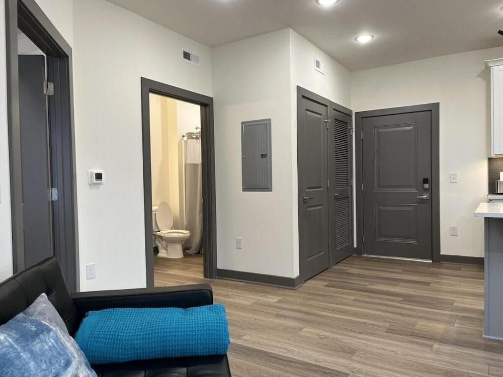 Forest Hill Apt - 202