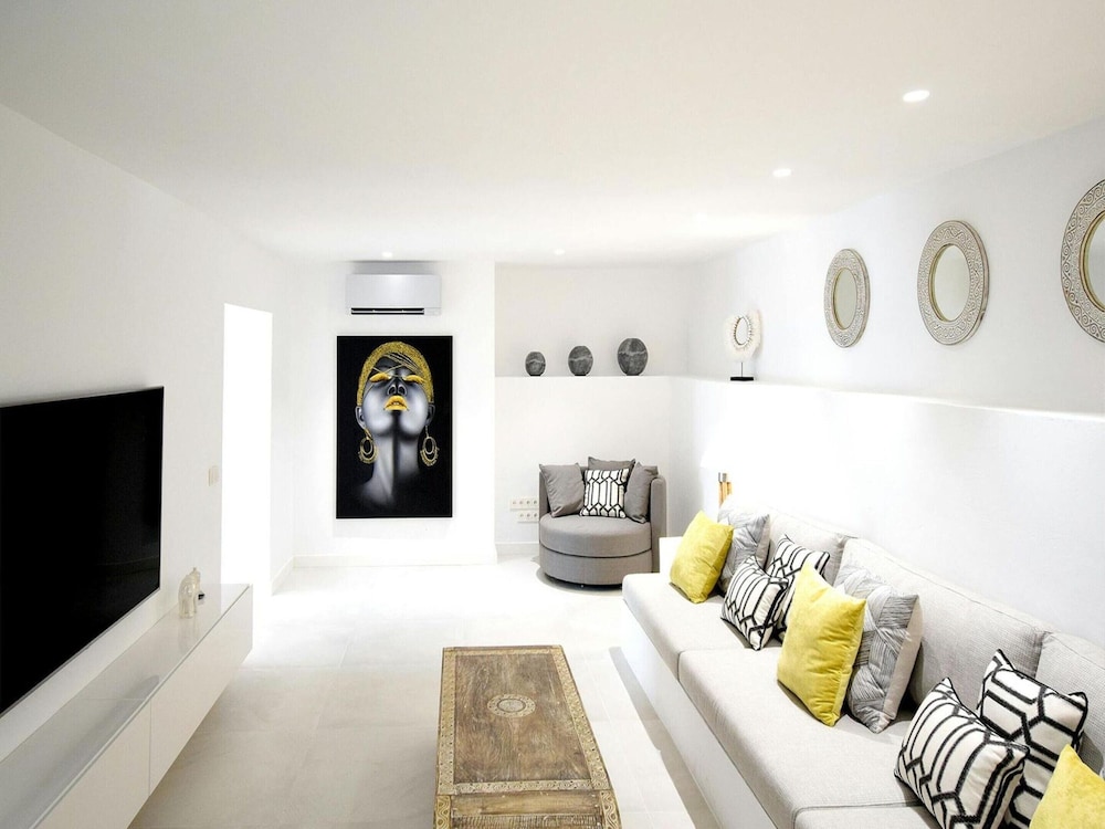 Magnificent Villa With Heated Pool