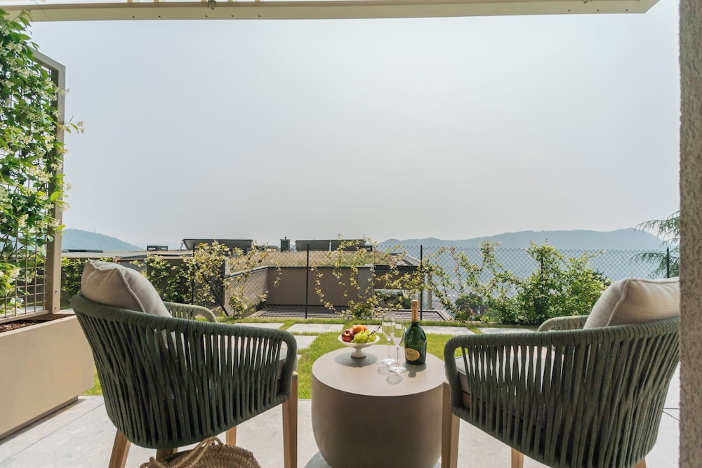 Pureview Luxury Suites, with breakfast & pool by Rent all Como