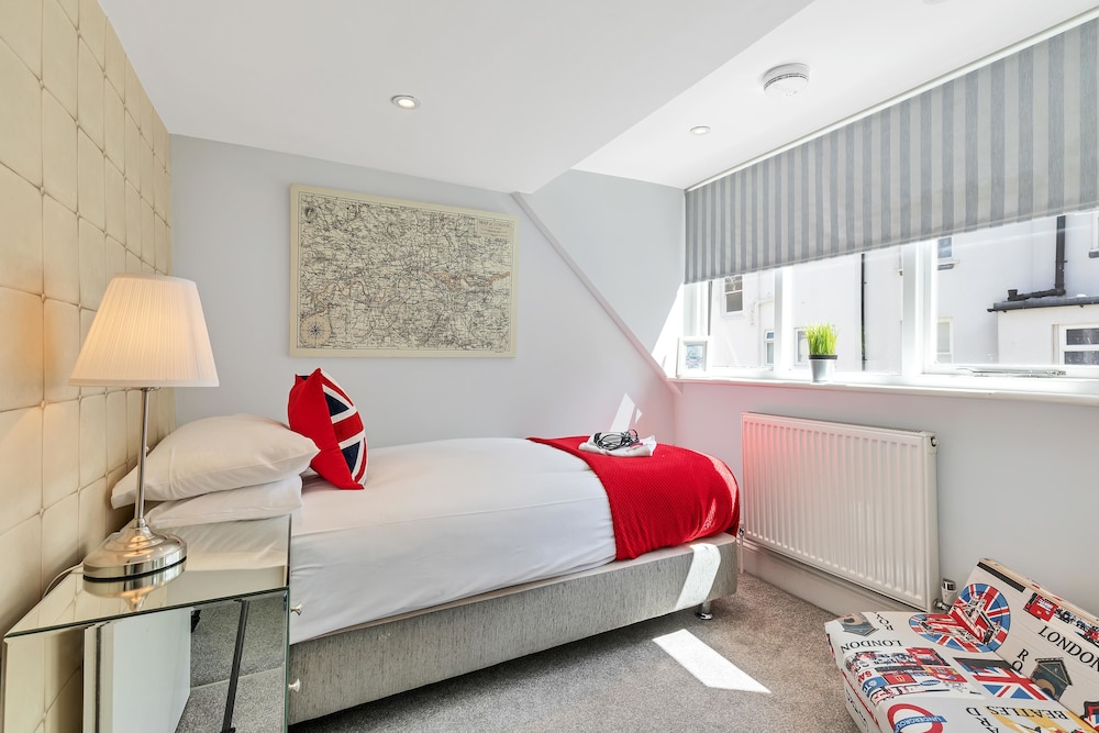 Central Pier Place | By My Getaways