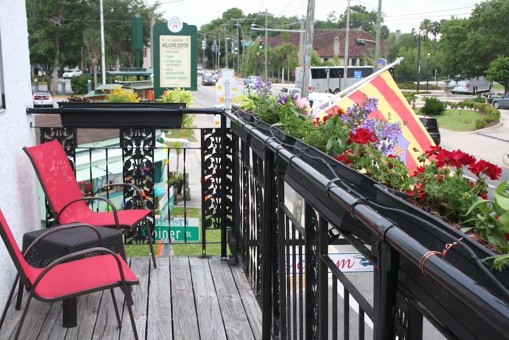 Hotel The Loft at Menorcan Square - Image 1