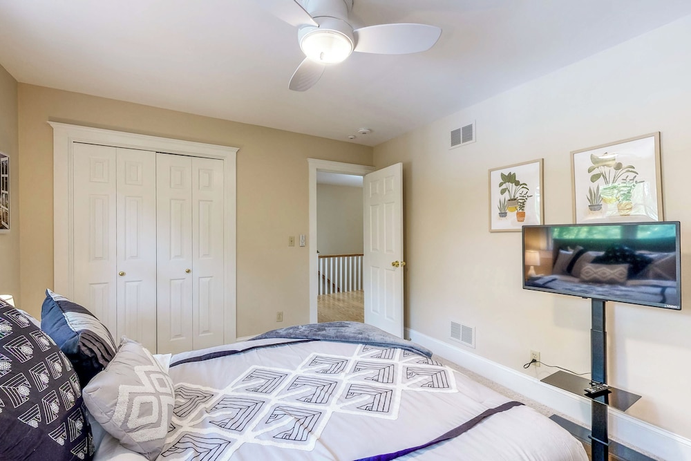Waterfront Allergy-free 4br, Dock & Home Theater