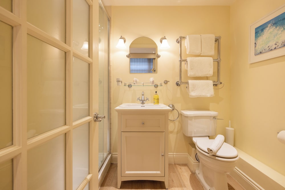The Chelsea Abode - 4bdr Home With Terrace
