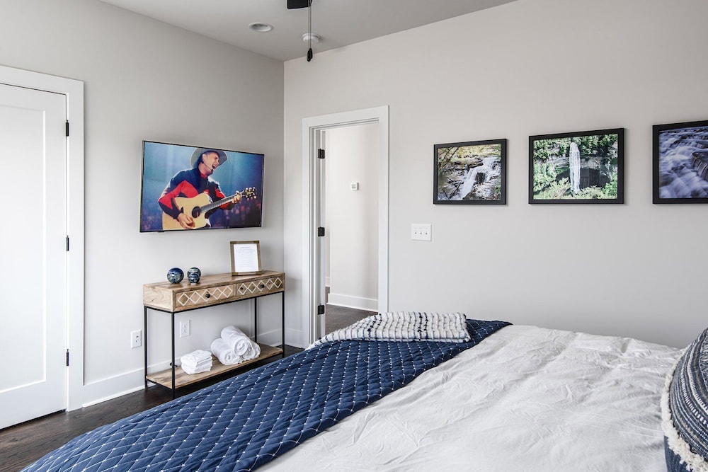 Luxe-tennessee Row-heart of Gulch-mins to Broadway