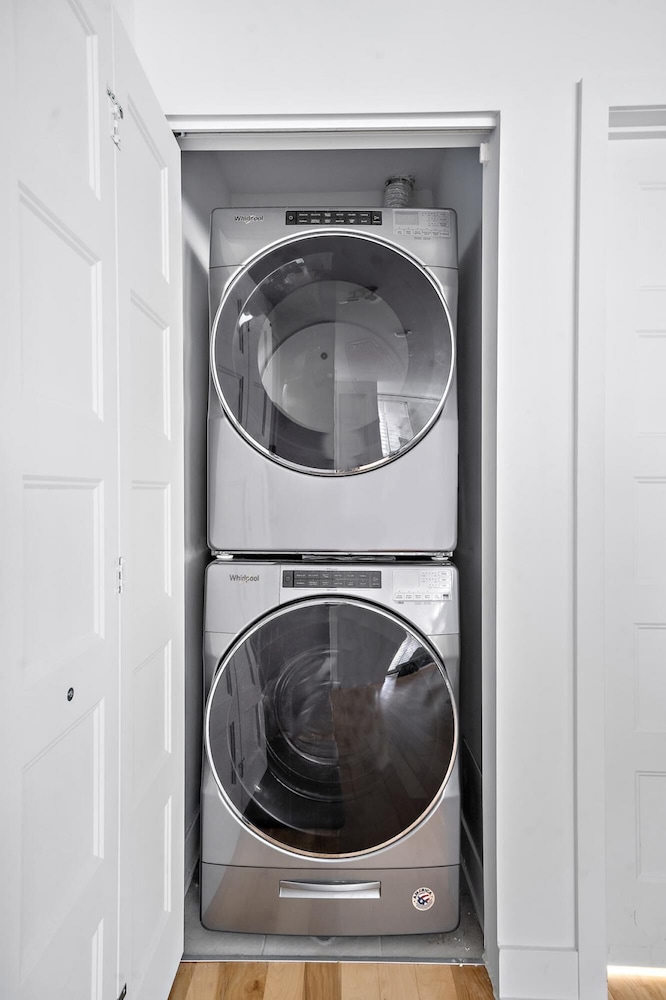 Brand New Contemporary 2-bedroom Apartment - Image 2