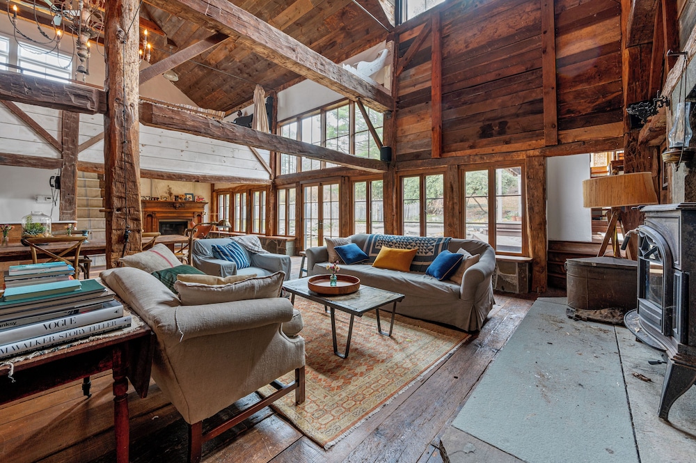 Renovated Grand Woodstock Barn