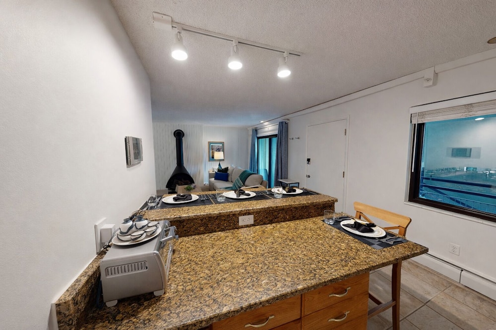 Freshly Updated Condo, Across The Street From The Resort Edel O 2 Bedroom Apts