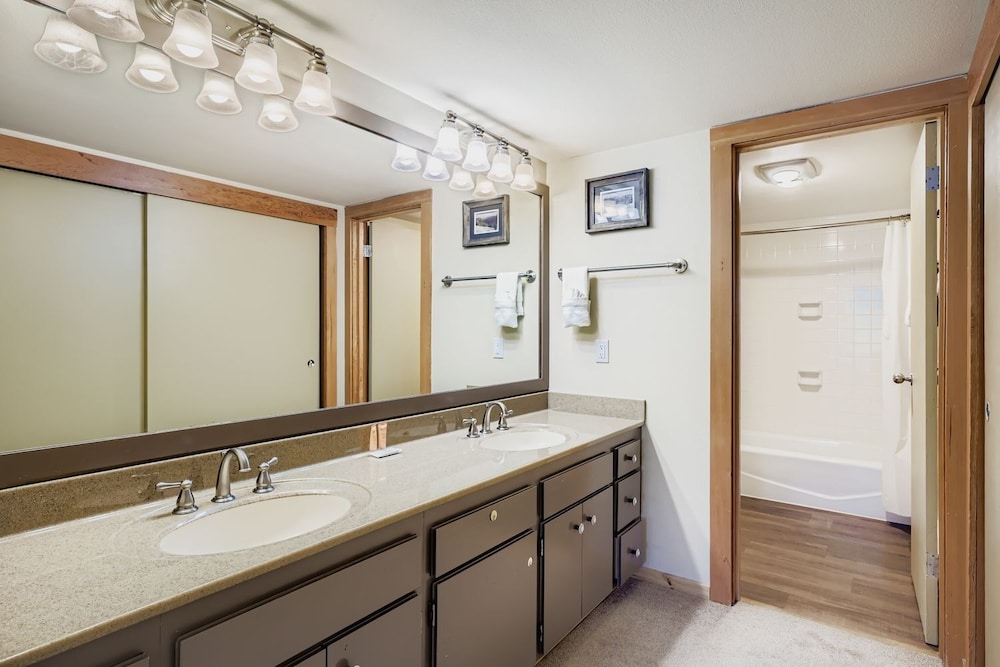 1806 Decatur 2 Bedroom Condo