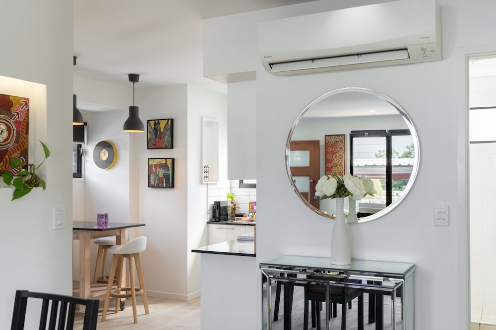 Sophisticated 2-bed Home With Alfresco Dining