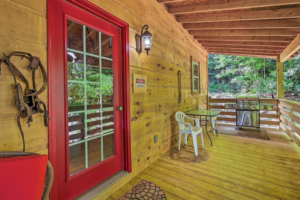 Charming Fancy Gap Cabin w/ Deck & Gas Grill! view 2