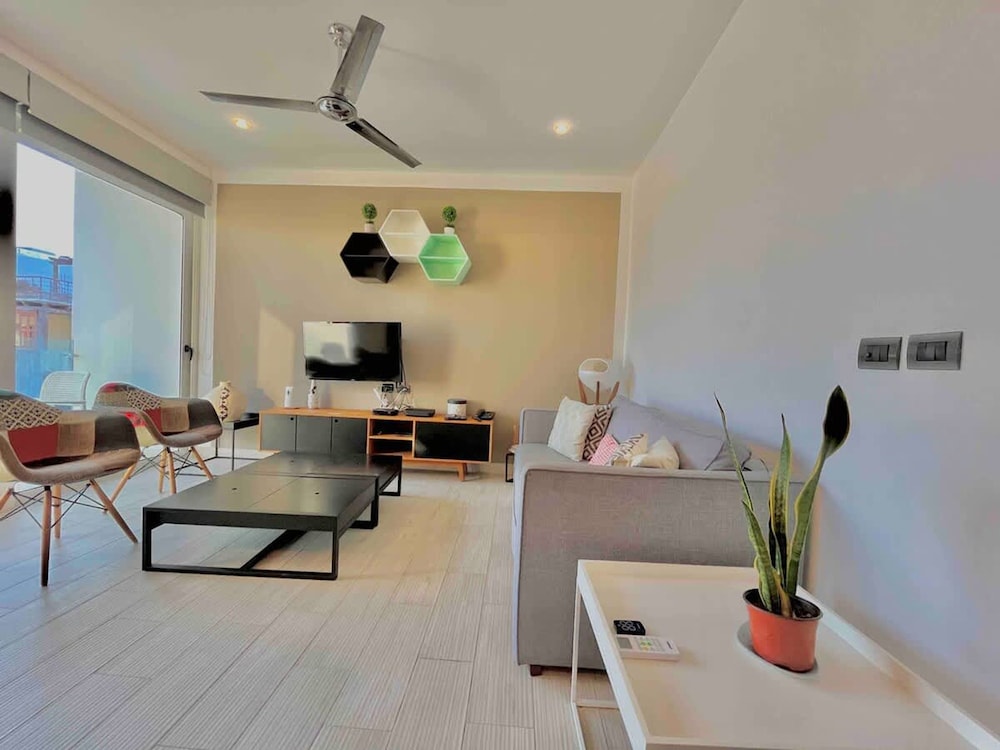Amazing Cozy Vintage Apartment on 28 St and 5th Av
