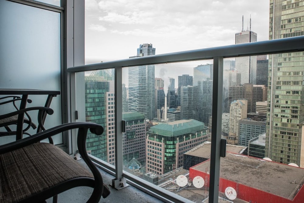 Sarkar Suites - CN Tower Rogers Centre