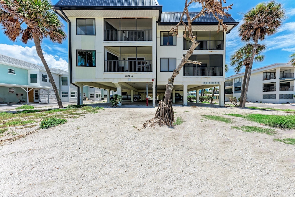 Anna Maria Island Beach Sands 202-private Beach Access-heated Pool