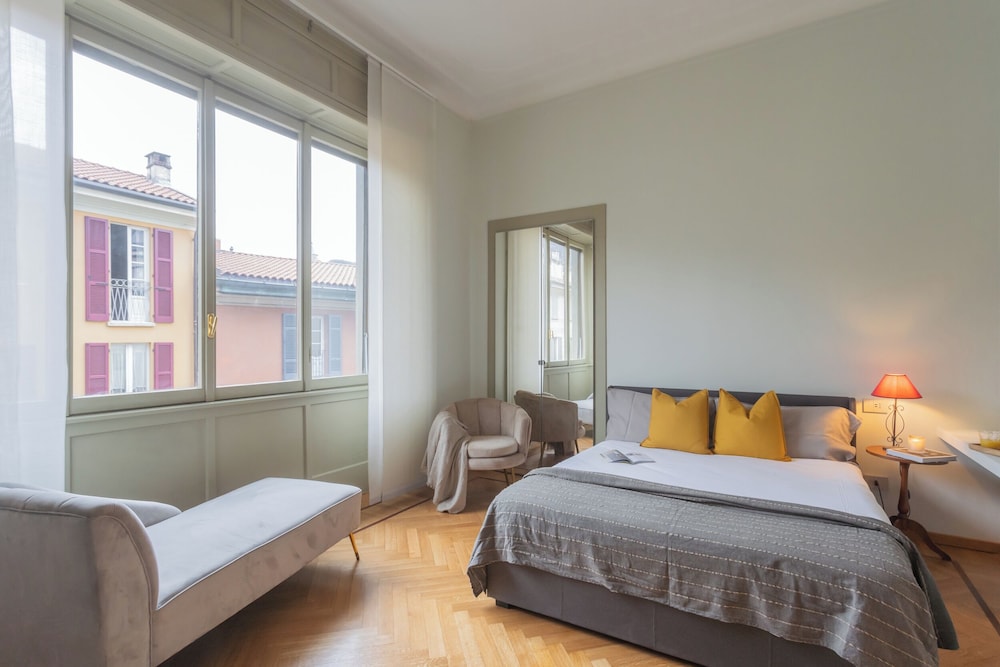 Garibaldi's Balcony by Rent all Como