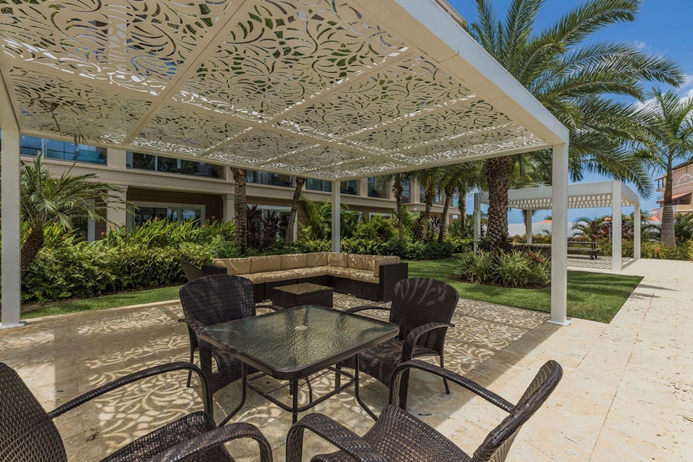 Eagle Beach Resort Ground Level 3br3ba Pool Levent