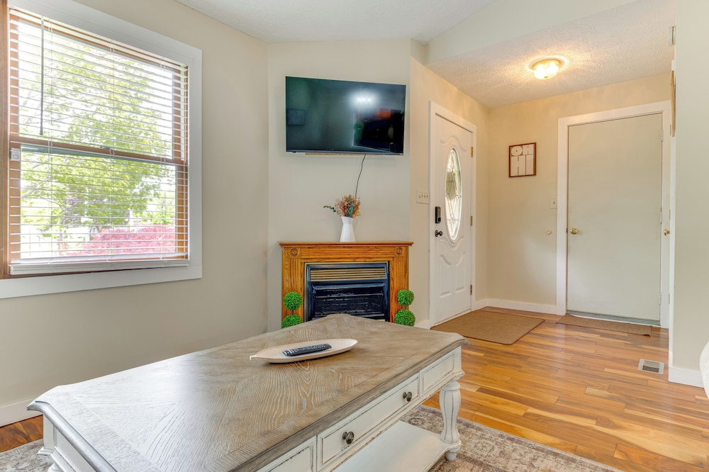14 Mi to Dtwn Indy: Family Gem w/ Yard