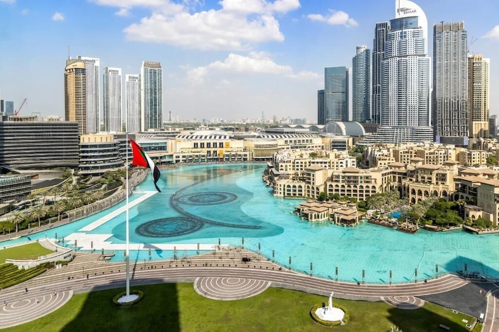 Lavish 3BR Besides Burj Khalifa and Fountain view