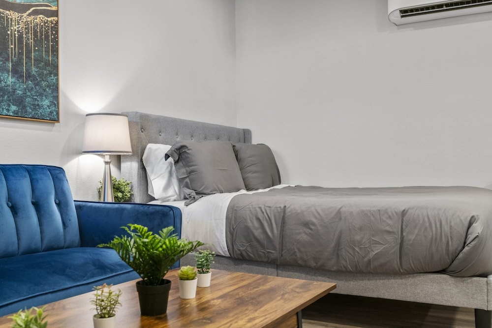 Stylish Studio Downtown Evonify - Property Image 27