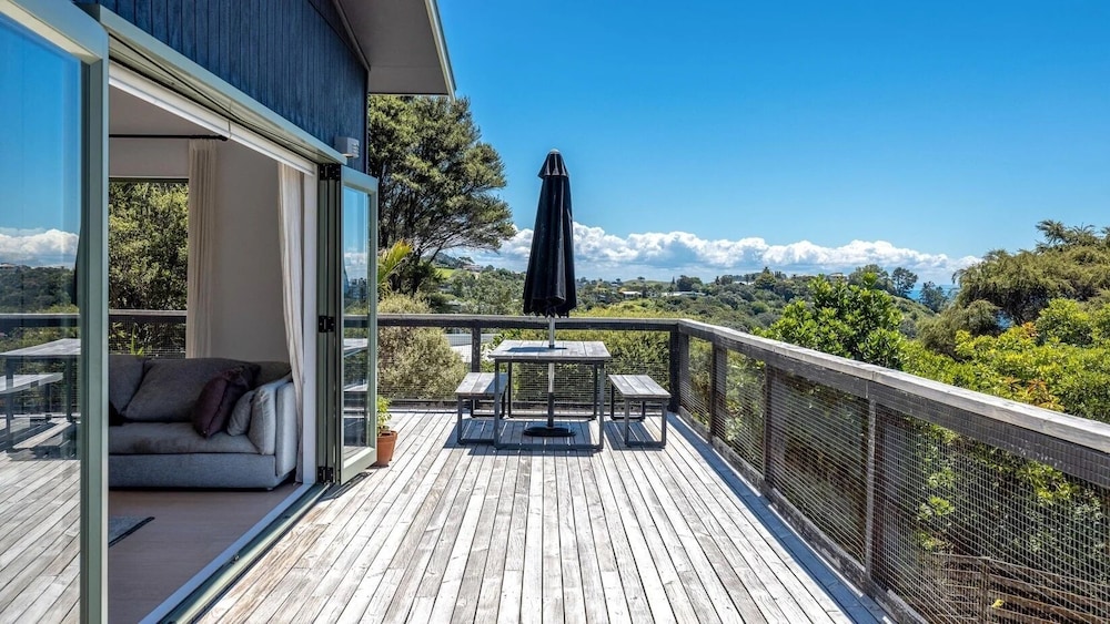 Onetangi Seaview Residence