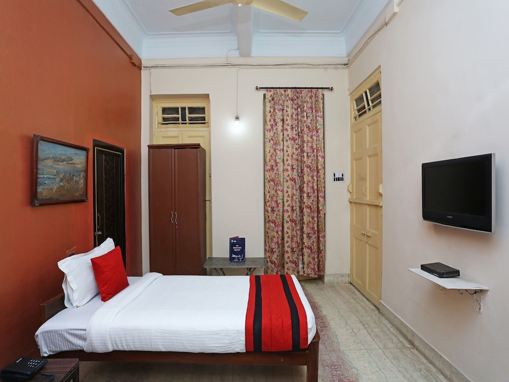 OYO 11896 Marble Palace Guest House