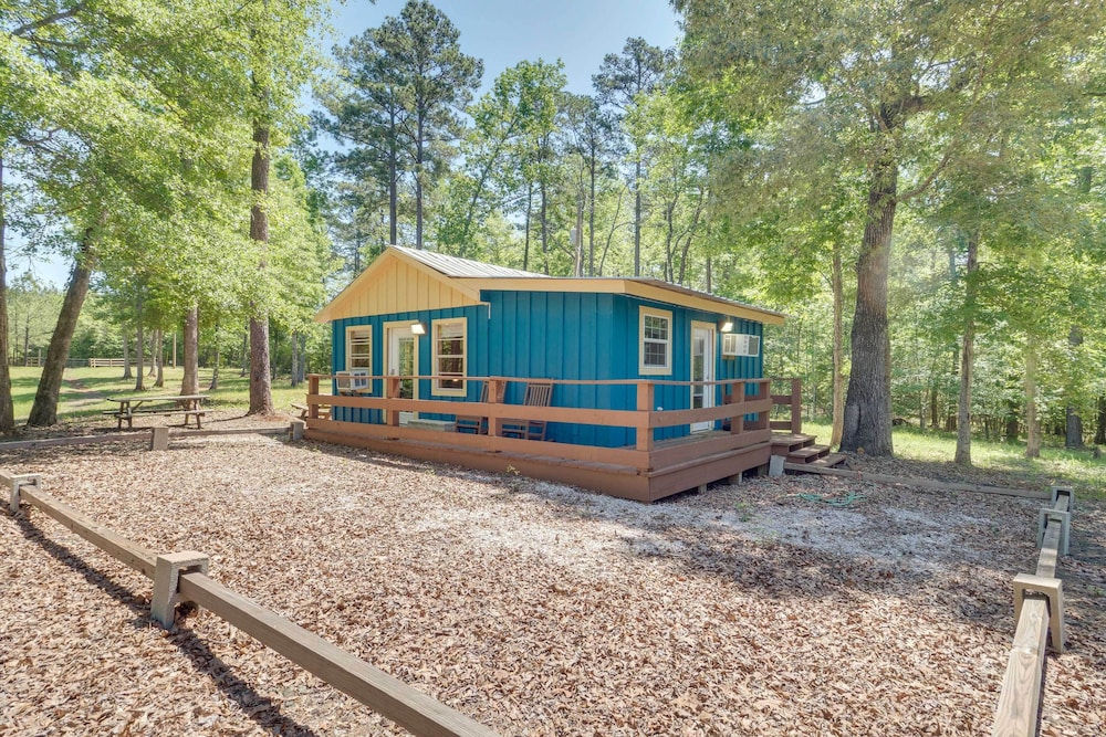 Quiet Hemphill Cabin Retreat Near Toledo Bend Lake view 5