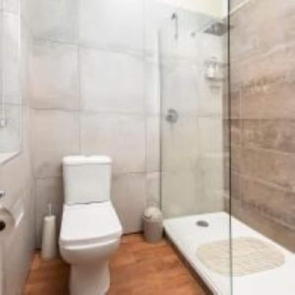 Queen's Residences by BON Hotels