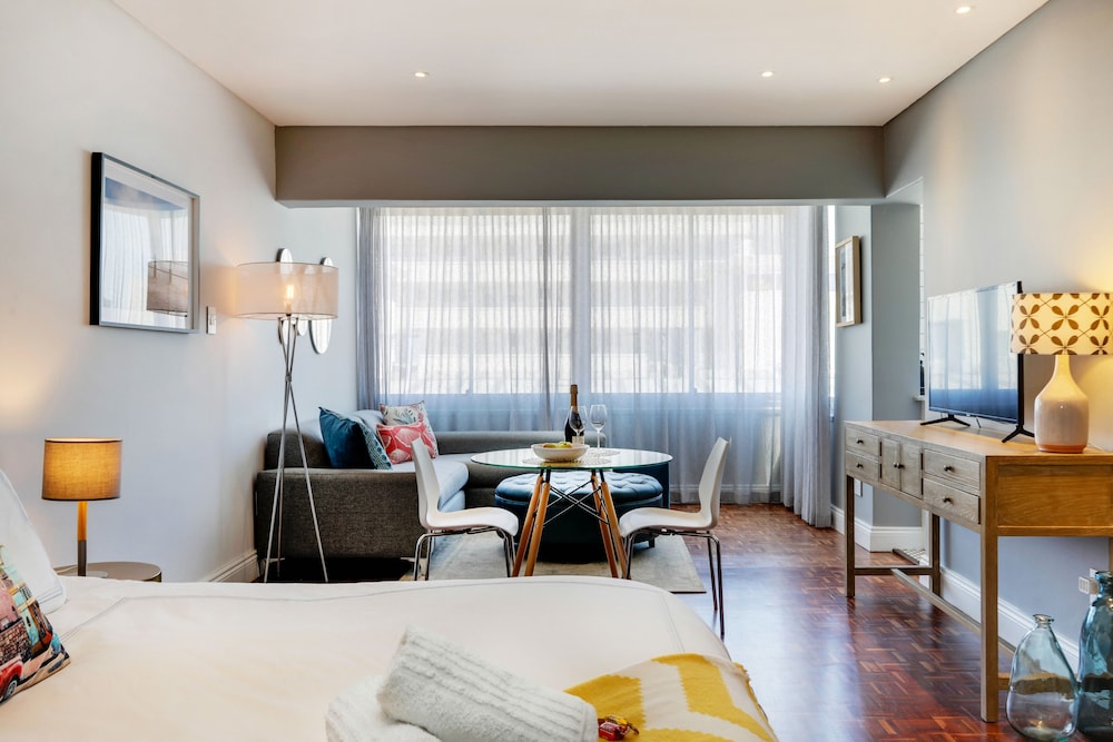 Mouille Point Apartment