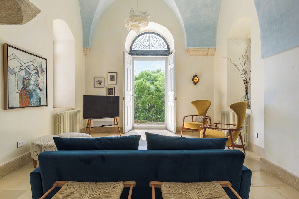 Amani Luxury 4BR Villa & Pool in Batroun