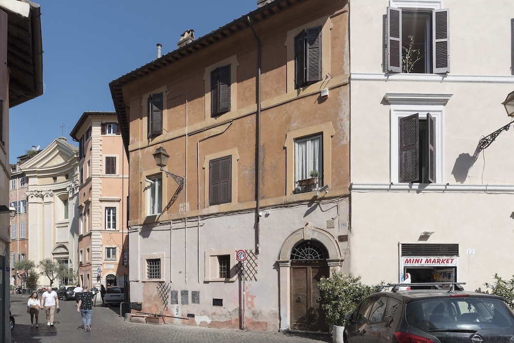 Trastevere Roomy Apartment