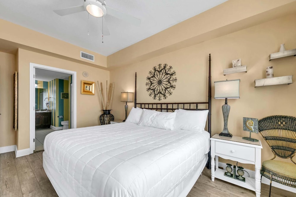 Aqua Resort 706