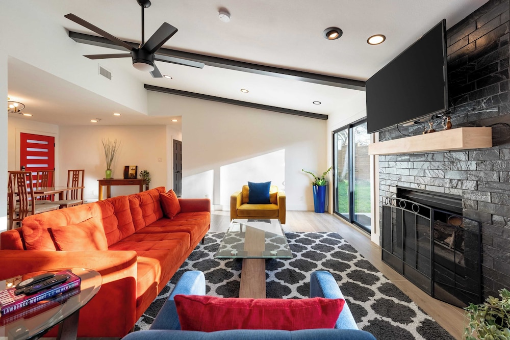 Private Yard w/ BBQ & Games, Steps to South Congress & Barton Creek Clarksburg